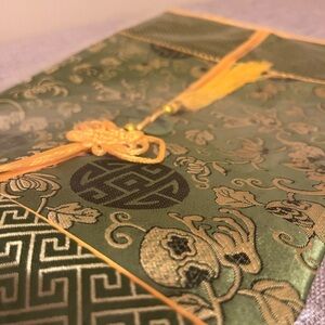 Ornate Chinese tissue box cover (NWOT)